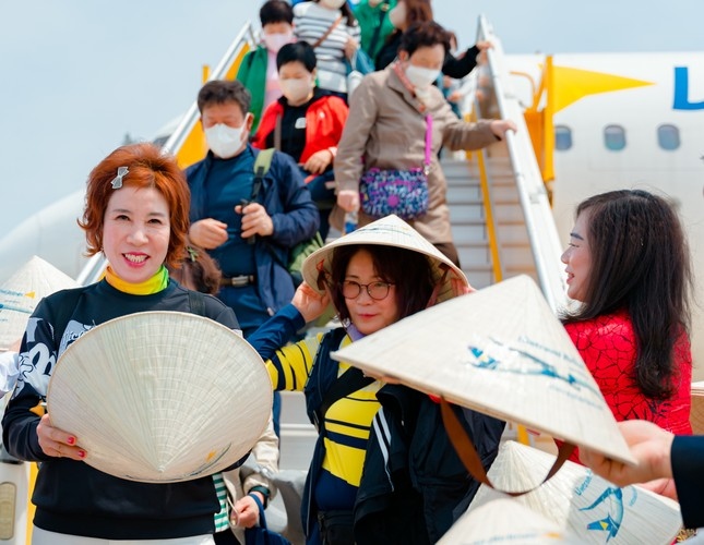 Vietravel Airlines operates first charter flight from RoK to Vietnam